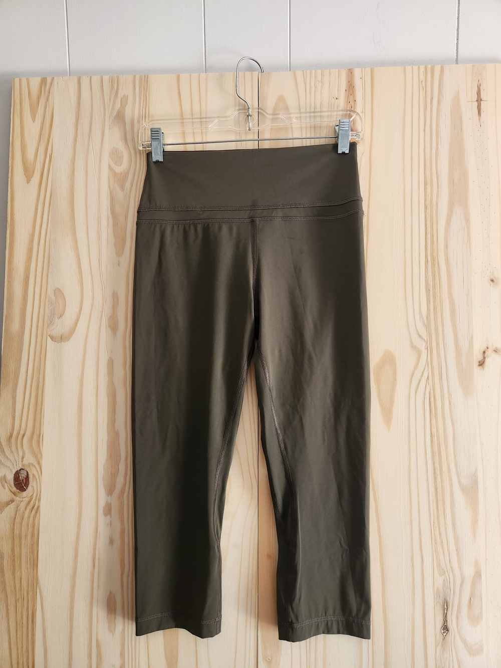 CRZ YOGA Women's Olive Green High-Waisted Capri Leggings | Size M (8–10)